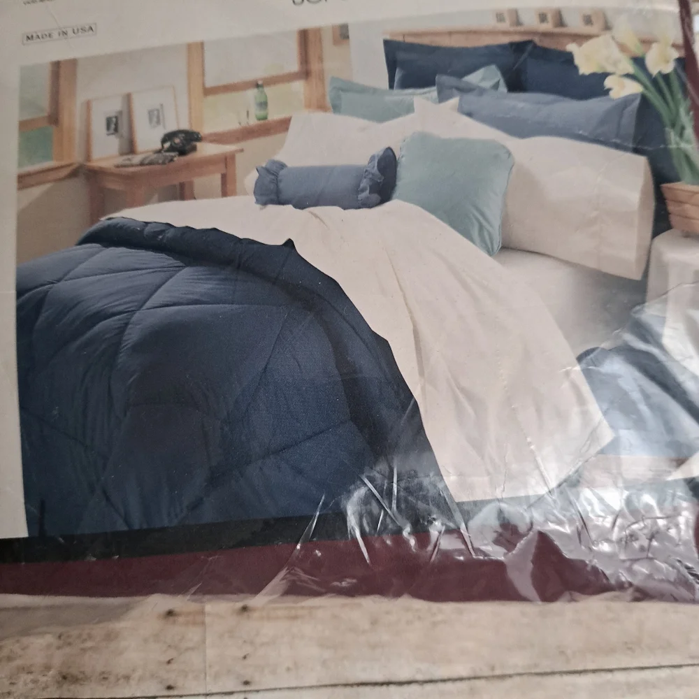 By Design JCPenney Styles For The Bed  200C Burgandy Twin Fitted Sheet
